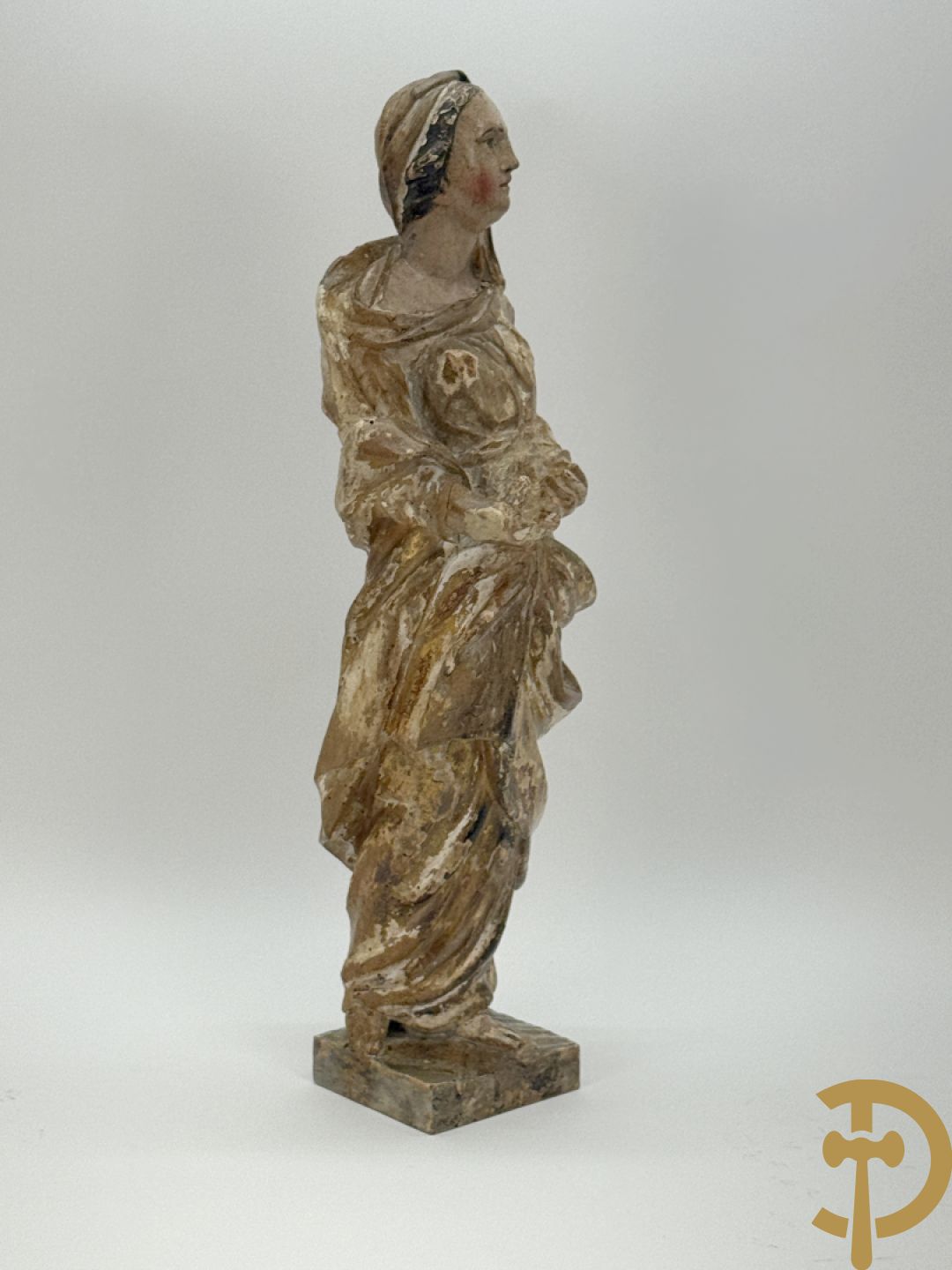 Gepatineerde en gepolychromeerde houtgesculpteerde Madonna, 18e