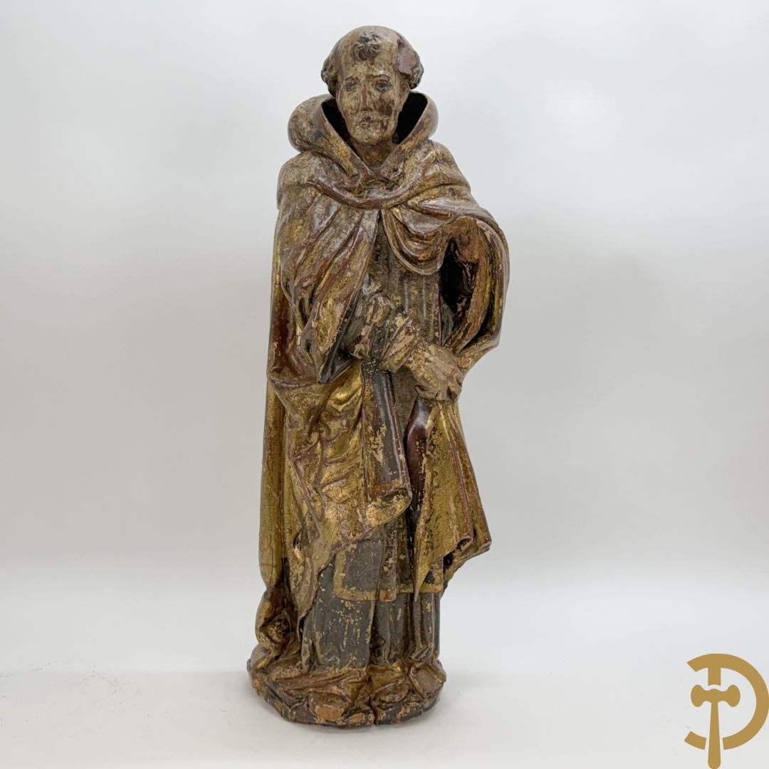 Gepolychromeerde houtsculptuur van man met mantel