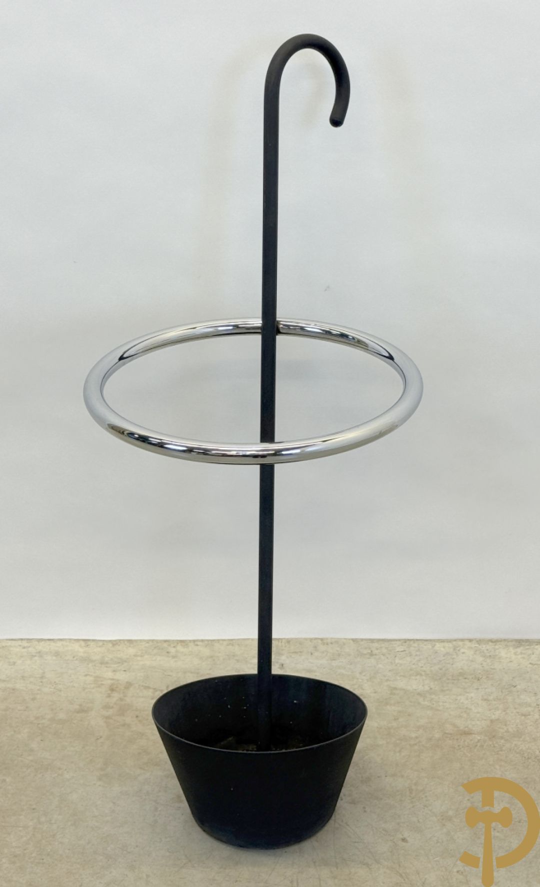Design paraplu staander in chroom/gelakt staal, designer Pastoe, designer Shiro Kuramata