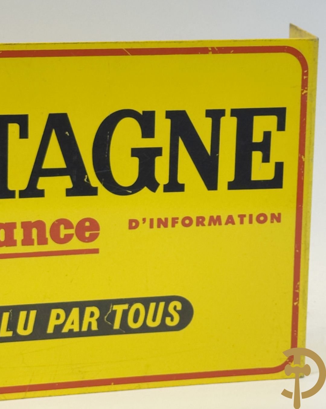 Metalen beschilderd reclamepaneel La Montagne, double face
