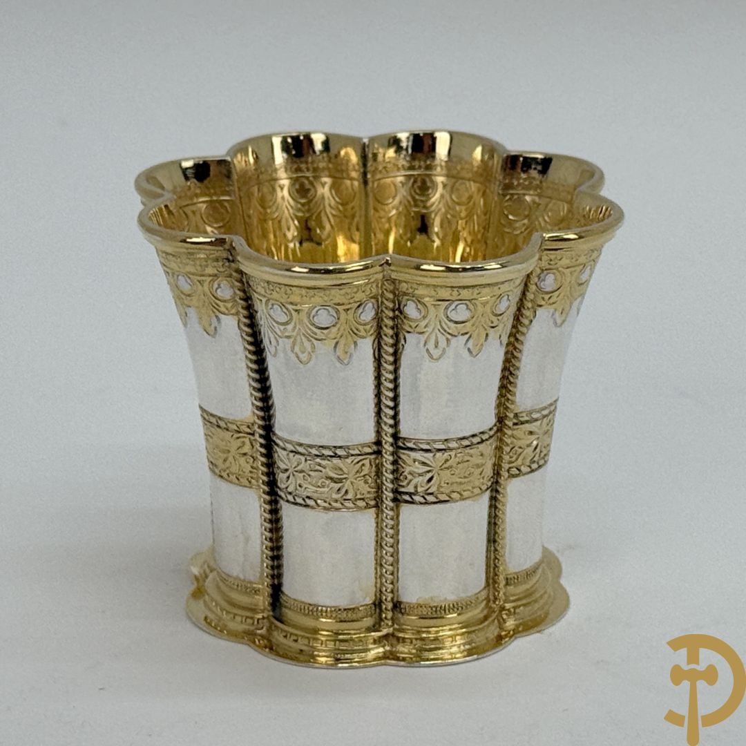 Massief zilveren Margrete beker met vergulde motieven en vermeil binnenin, maker Michelsen A., Serling silver