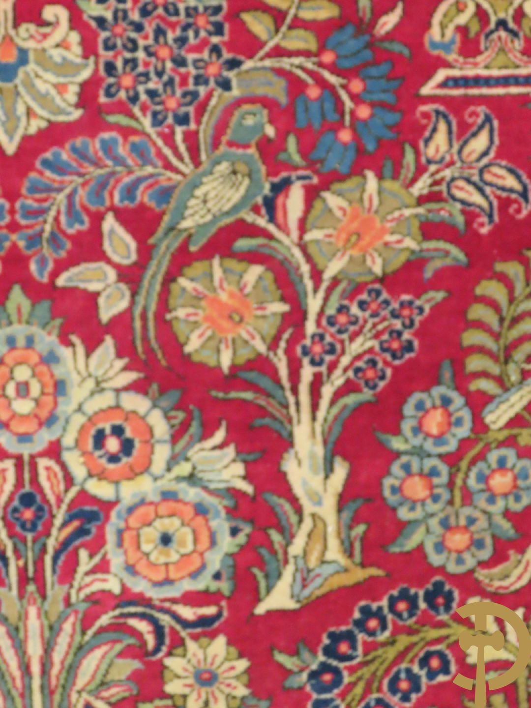 Antiek oosters handgeknoopt tapijt met gebouwen en bloemendecor