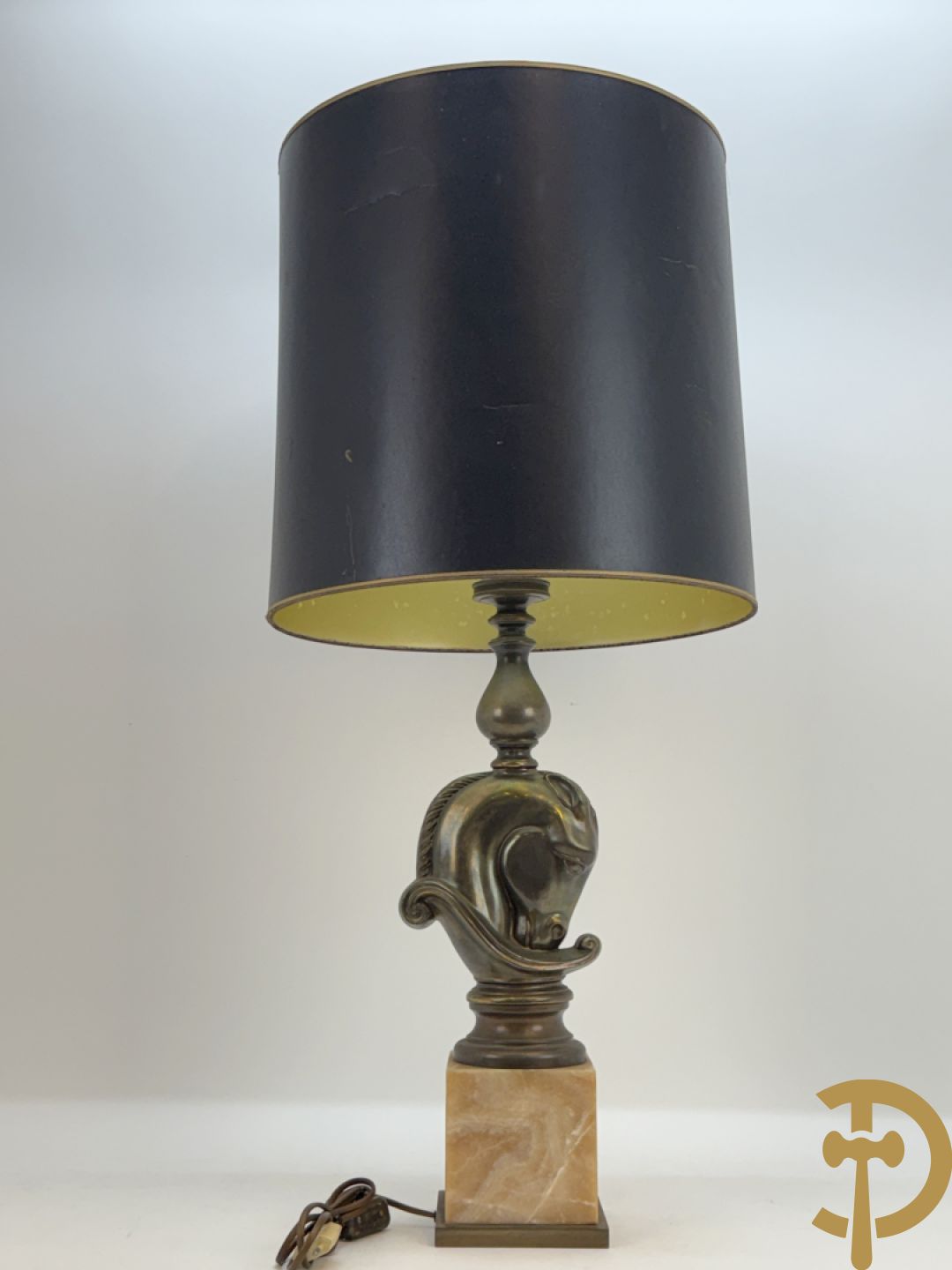 Vintage lampadaire in messing met paardenkop op onix marmeren sokkel