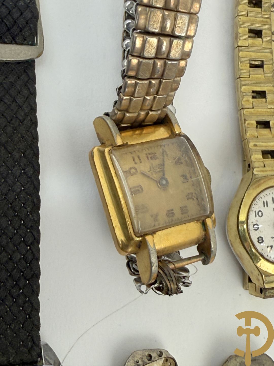 Zeventien vintage dames- en heren polsbandhorloges + 2 binnenwerken