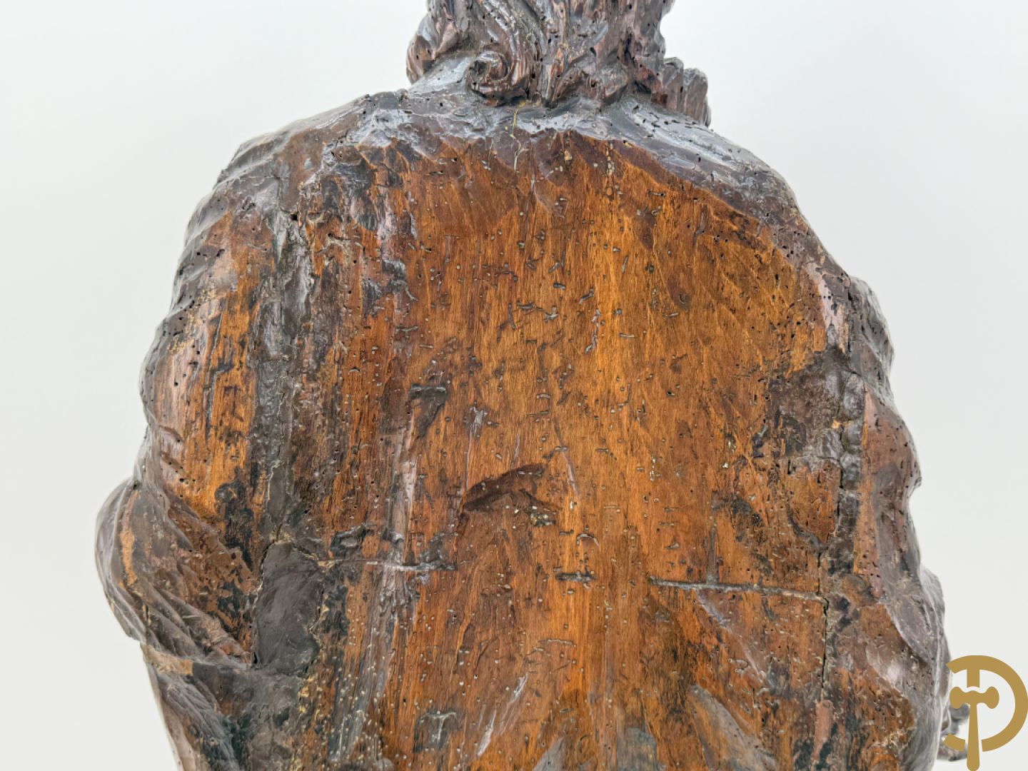 Houtgesculpteerde antieke religieuse voorstelling van evangelist, 18e