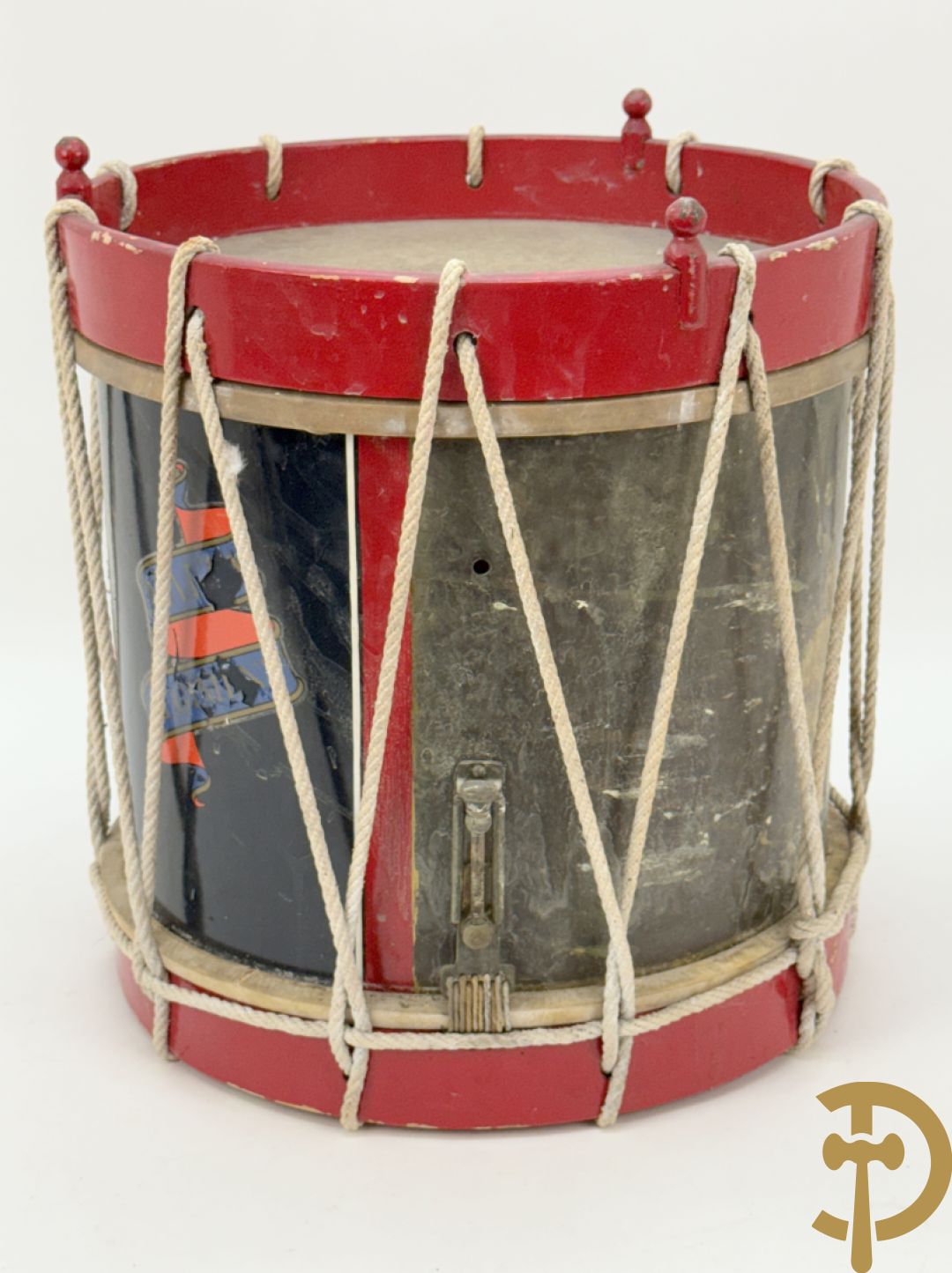 Antieke trommel met embleem van Malta Regiment, 1st. BN King