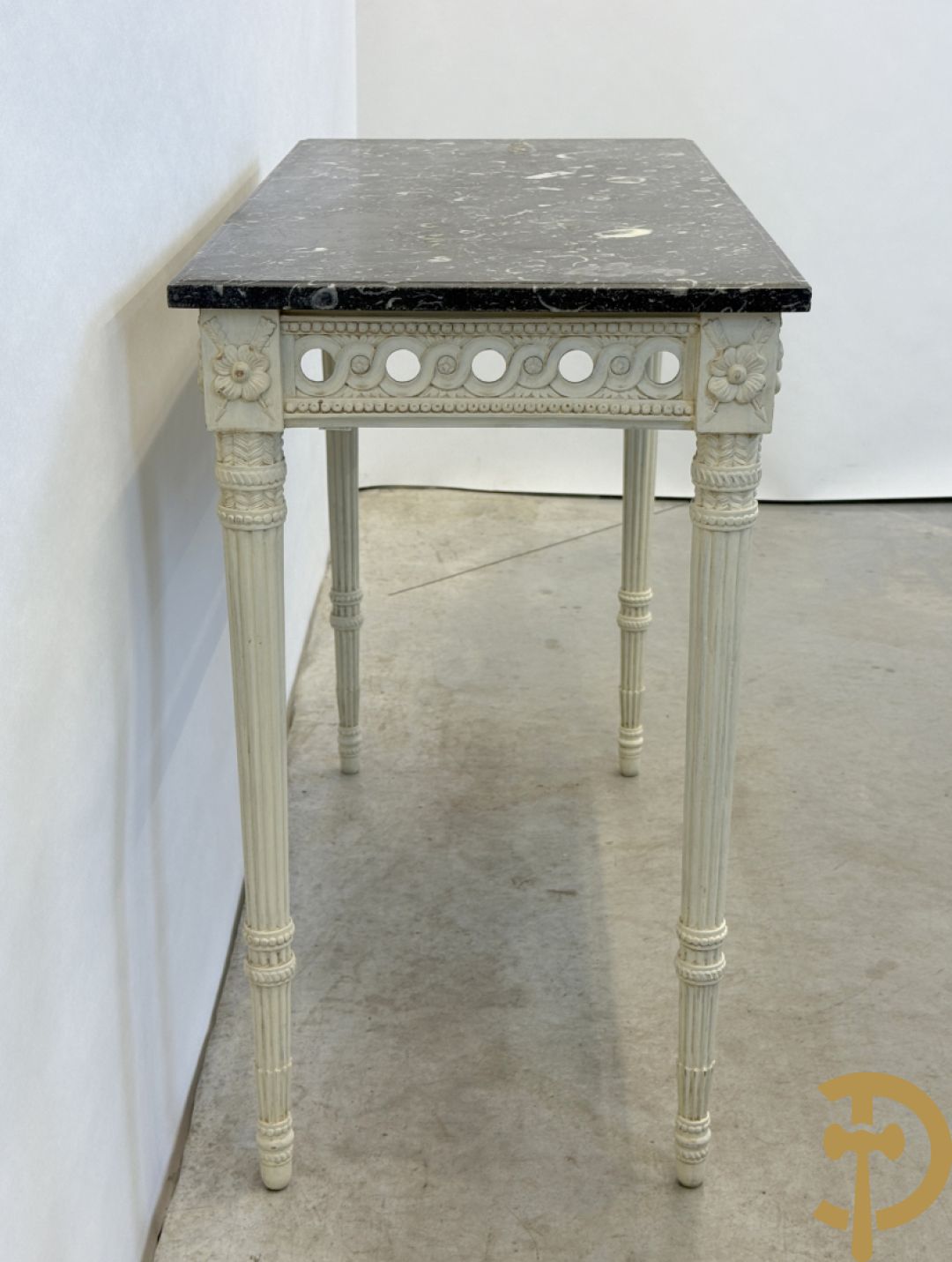 Houtgesculpteerde en gepolychromeerde Louis XVI console met grijs marmeren blad