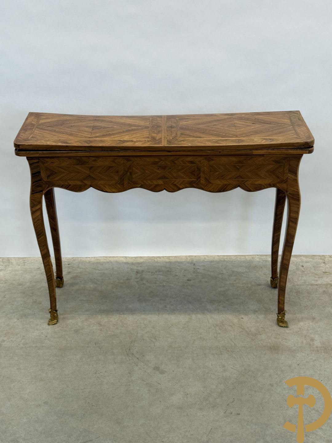 Gemarketteerd openklapbaar/kantelbare speeltafel op bronzen sabots