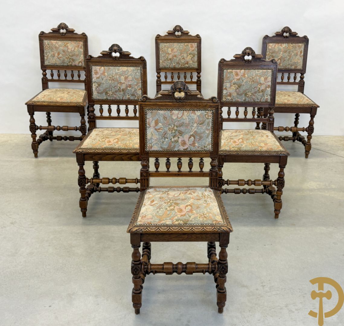 Massief eiken dolfijnetafel met knorrenlijst en leeuwenkoppen, Neo Renaissence stijl + 6 eiken stoelen met sculptuur
