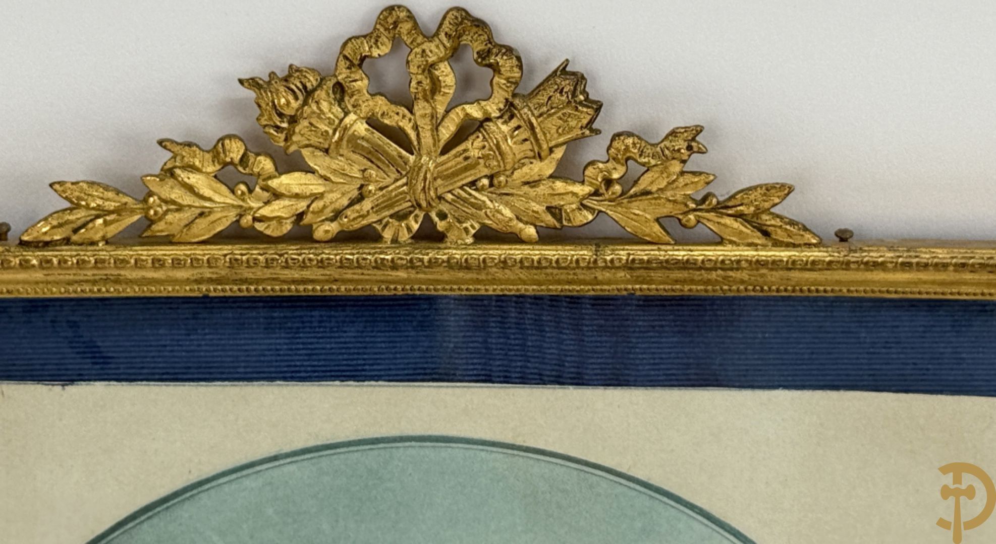 Paar koperen stijlkaders met Louis XVI strik