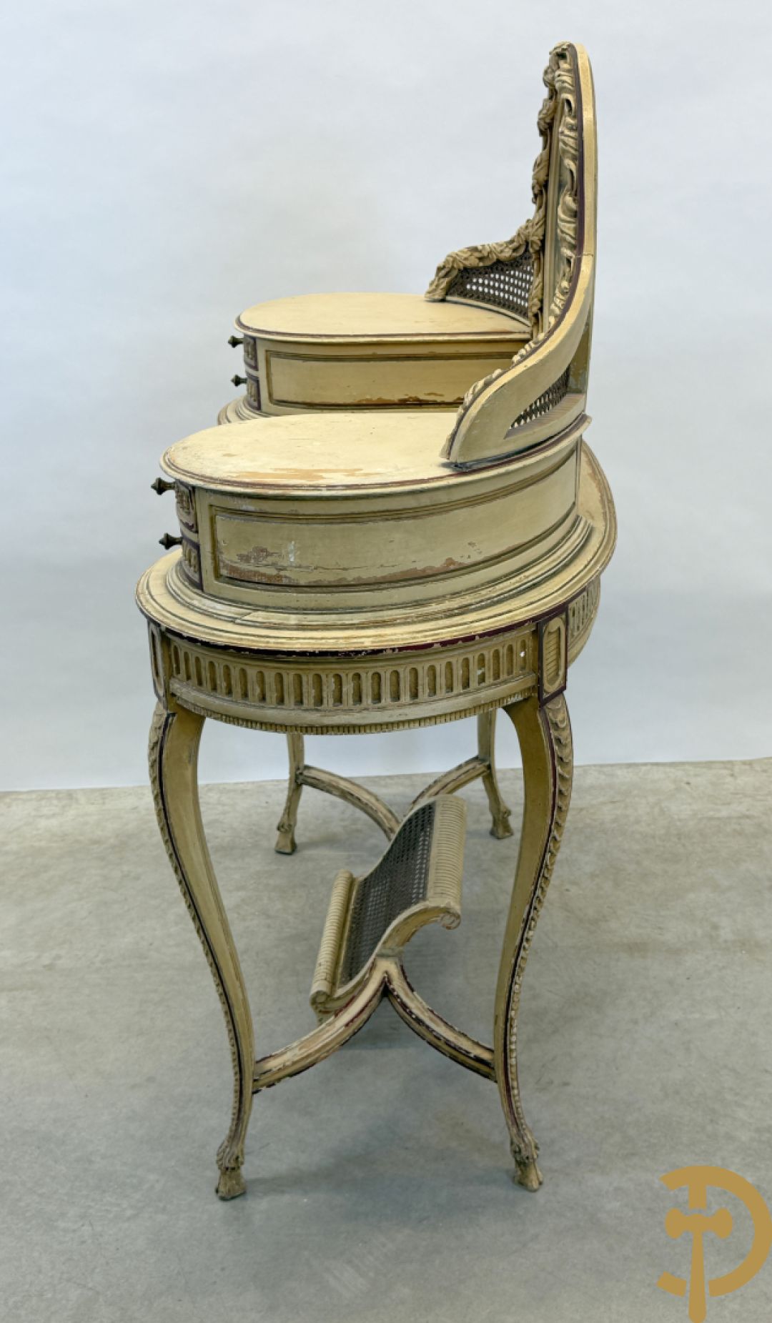Gepatineerde damesopschiktafel met 5 lades en ovale spiegel, Louis XVI stijl