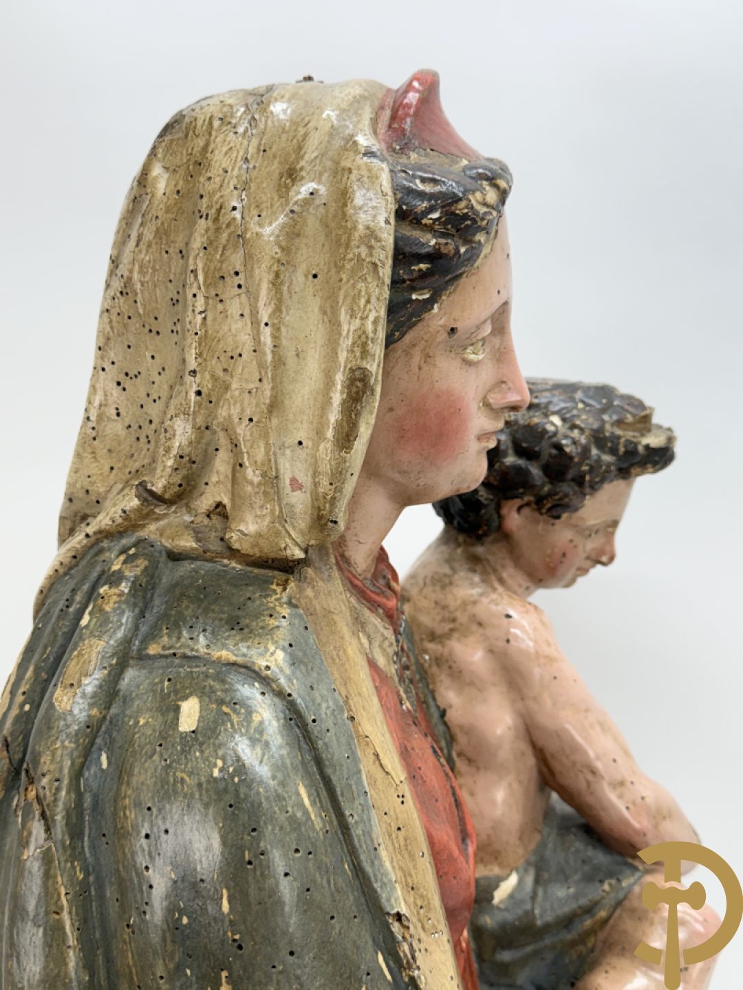Gepolychromeerde houtsculptuur Madonna met rode jurk en kind, 18e