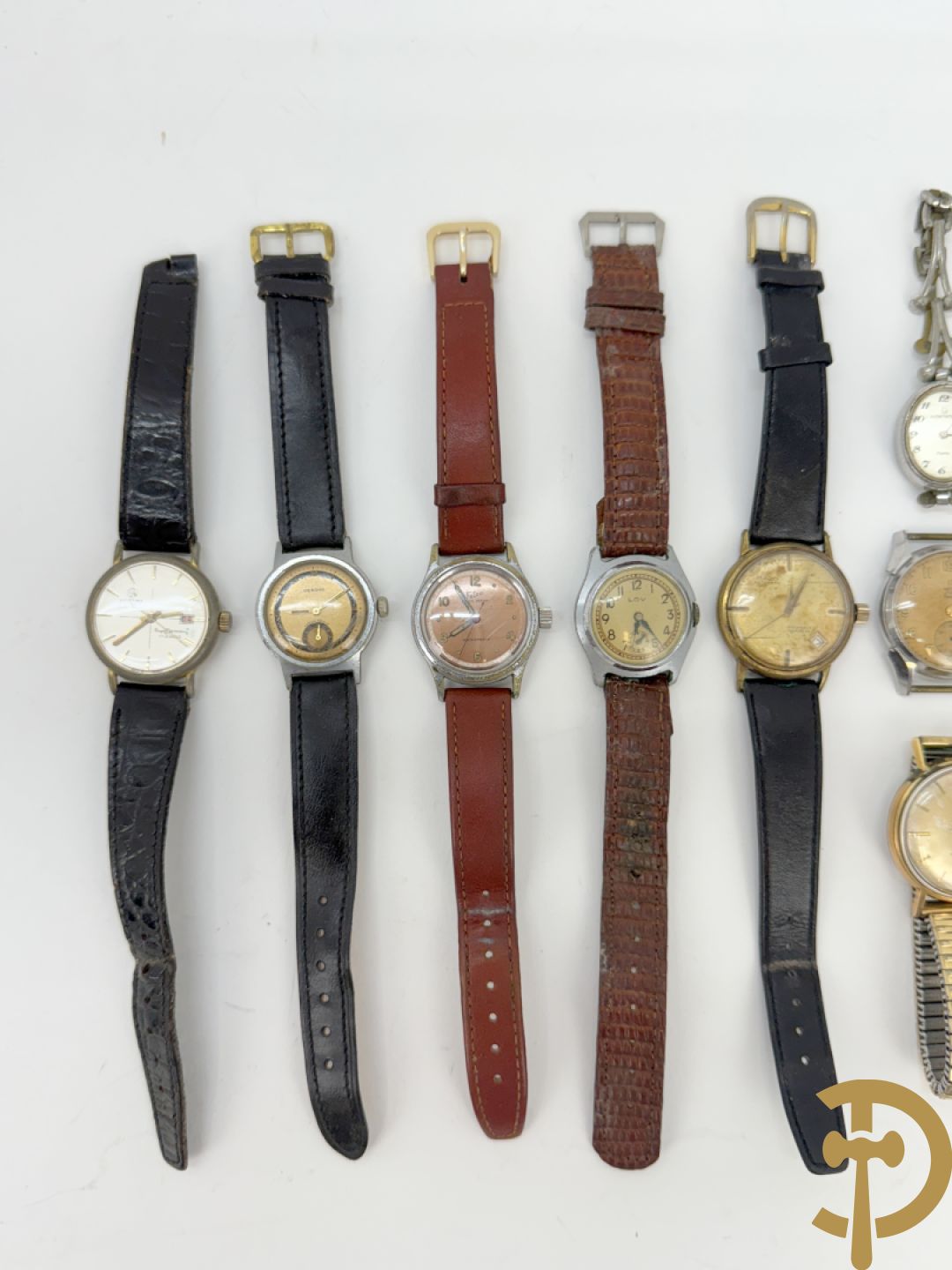 Zeventien vintage dames- en heren polsbandhorloges + 2 binnenwerken