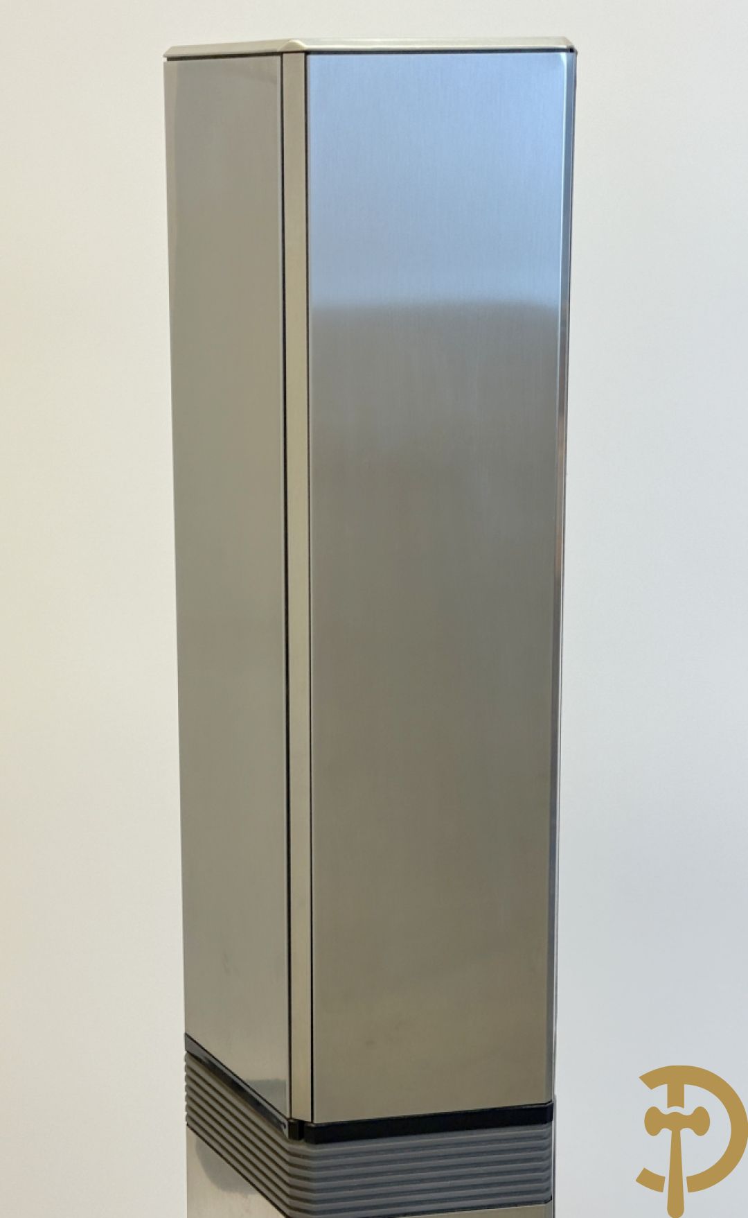 Design muziekinstallatie B & O Beocenter 9500 met bijhorende toren luidsprekers type 6611