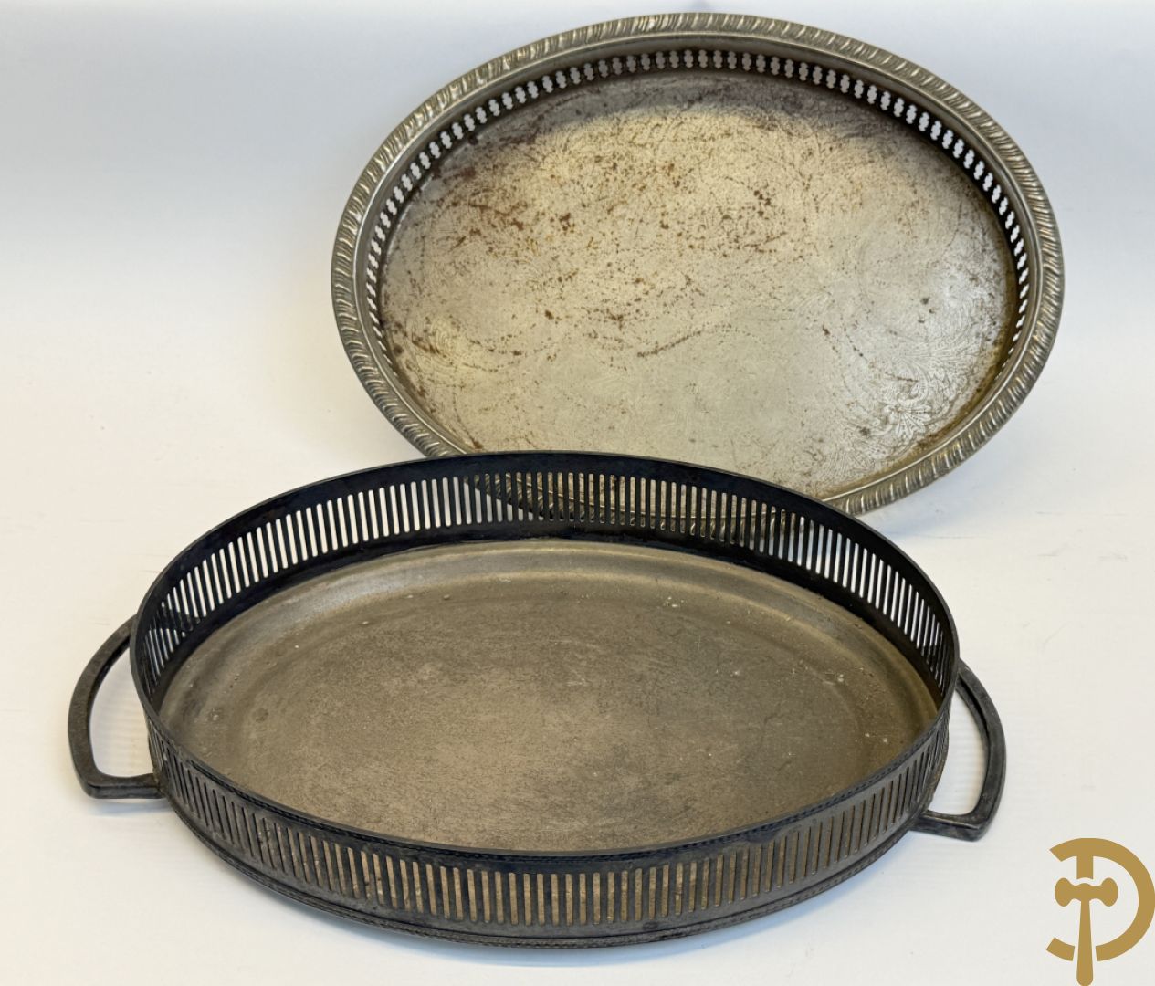 Lot verzilverde schalen, toasthouders, saucières en coupes
