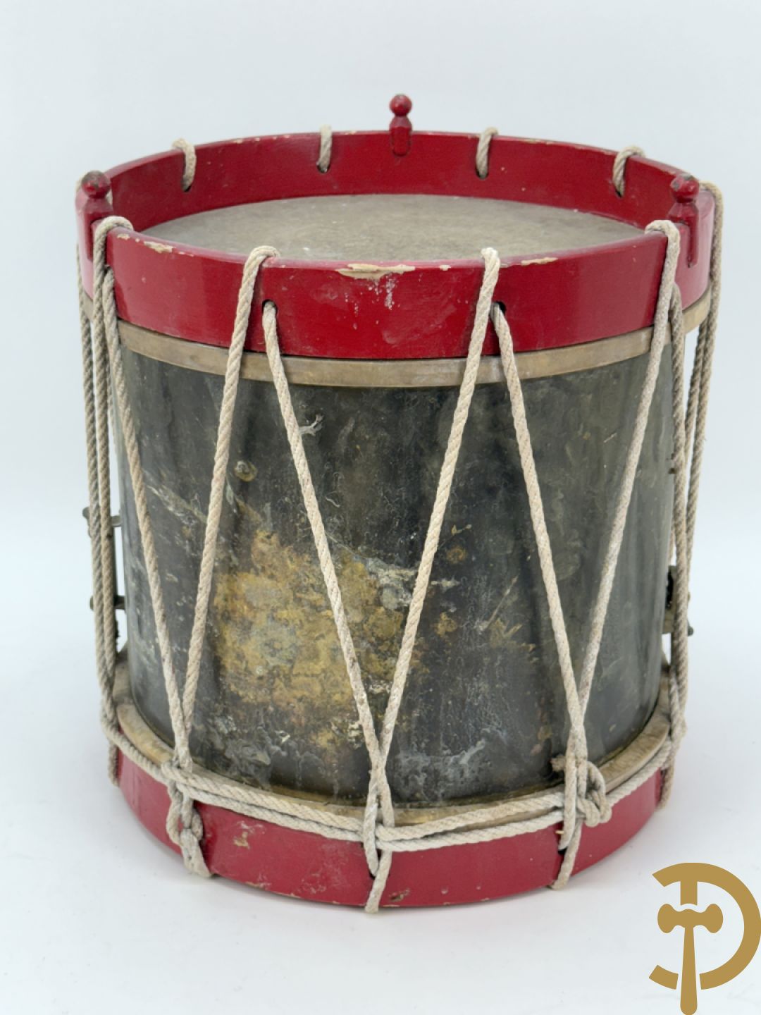 Antieke trommel met embleem van Malta Regiment, 1st. BN King