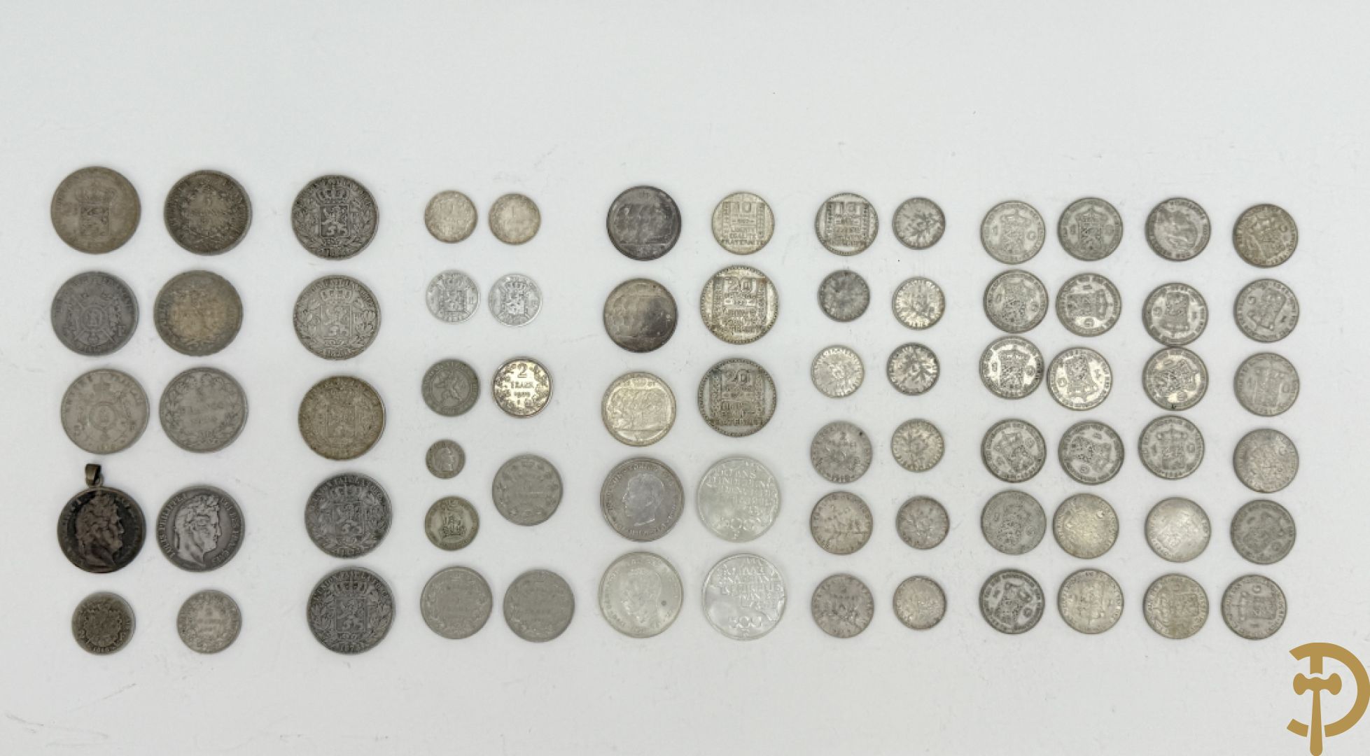 Reeks massief zilveren munten w.o. oude 5 Frank stukken van België en Frankrijk, belgische zilveren munten van 100, 250 en 500 Frank + zilveren munten van 1 Gulden Nederland