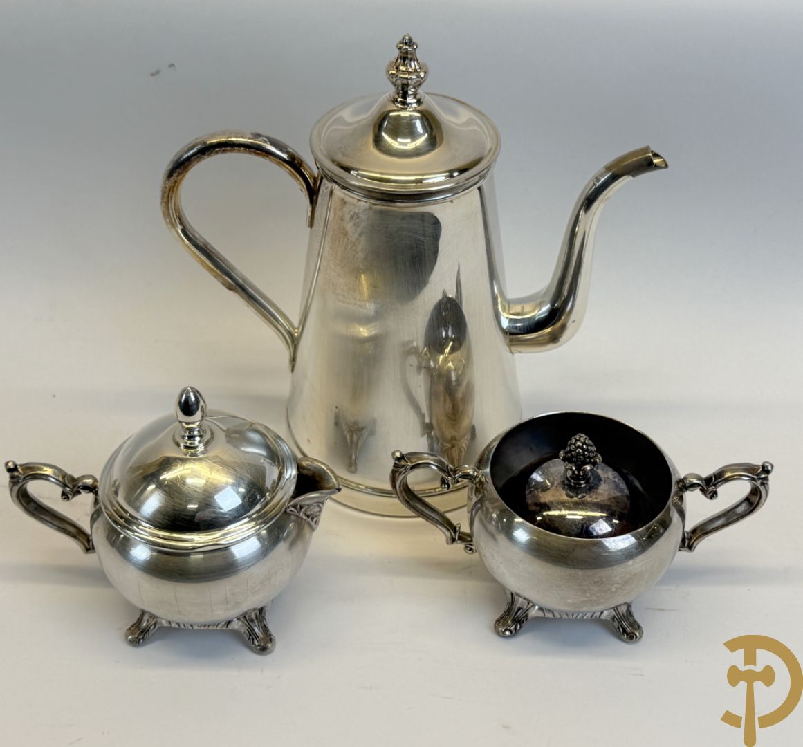 Verzilverde koffie- en theekannen