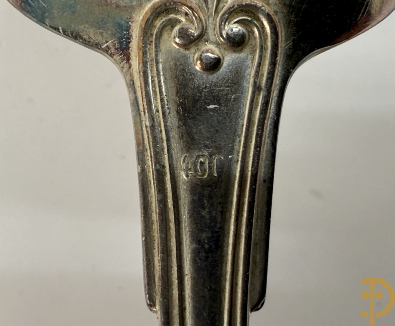 Verzilverd bestek Louis Philippe bestaande uit lepels, vorken, koffielepels en vorken + 3 sets porte couverts van o.a. Vossen