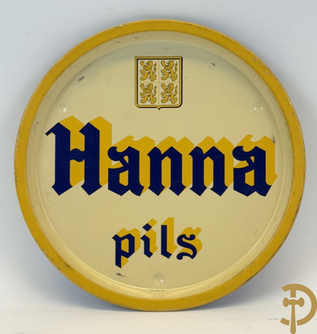 Twee geëmailleerde en 2 metalen oude opdienschotels van biermerken