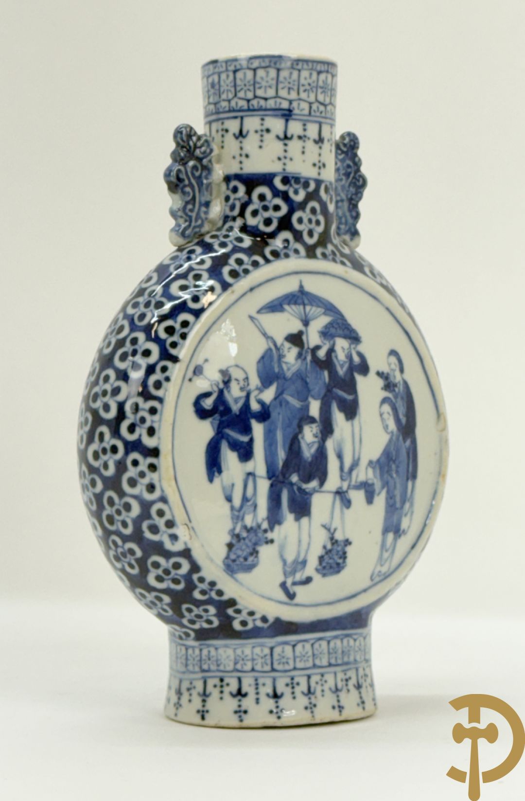Chinese porseleinen maanvaas met geanimeerd decor