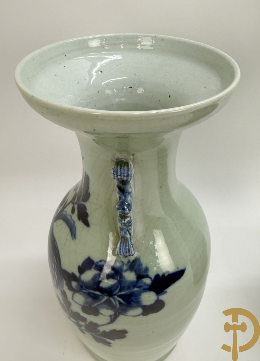 Paar Chinese porseleinen blauw/wit vazen met bloemendecor