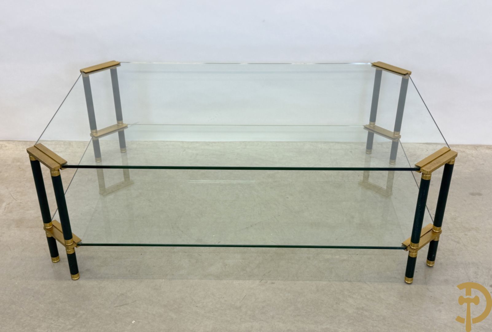 Vintage salontafel met glas en koperafwerking + 3 bijhorende vintage bijzettafels