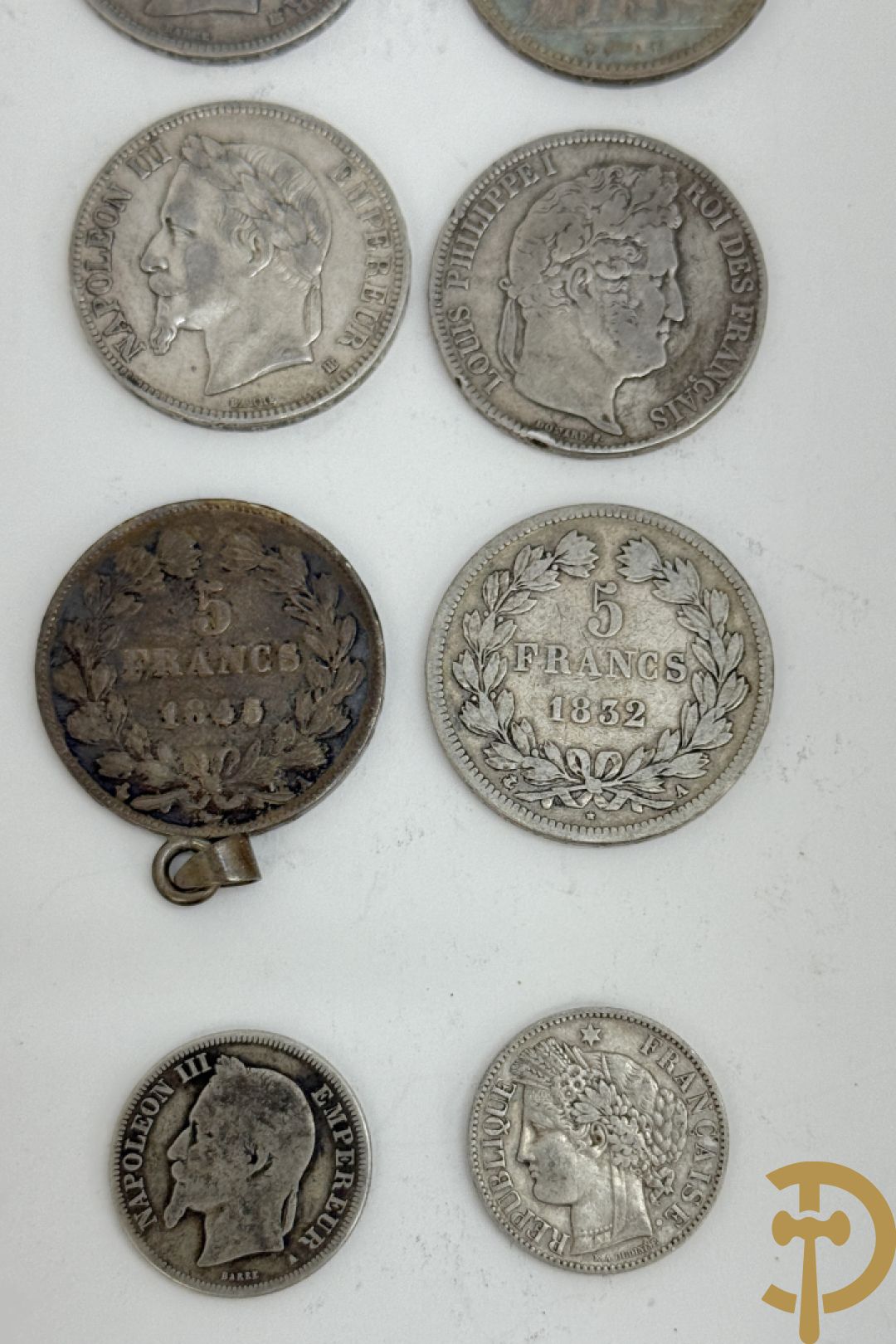 Reeks massief zilveren munten w.o. oude 5 Frank stukken van België en Frankrijk, belgische zilveren munten van 100, 250 en 500 Frank + zilveren munten van 1 Gulden Nederland