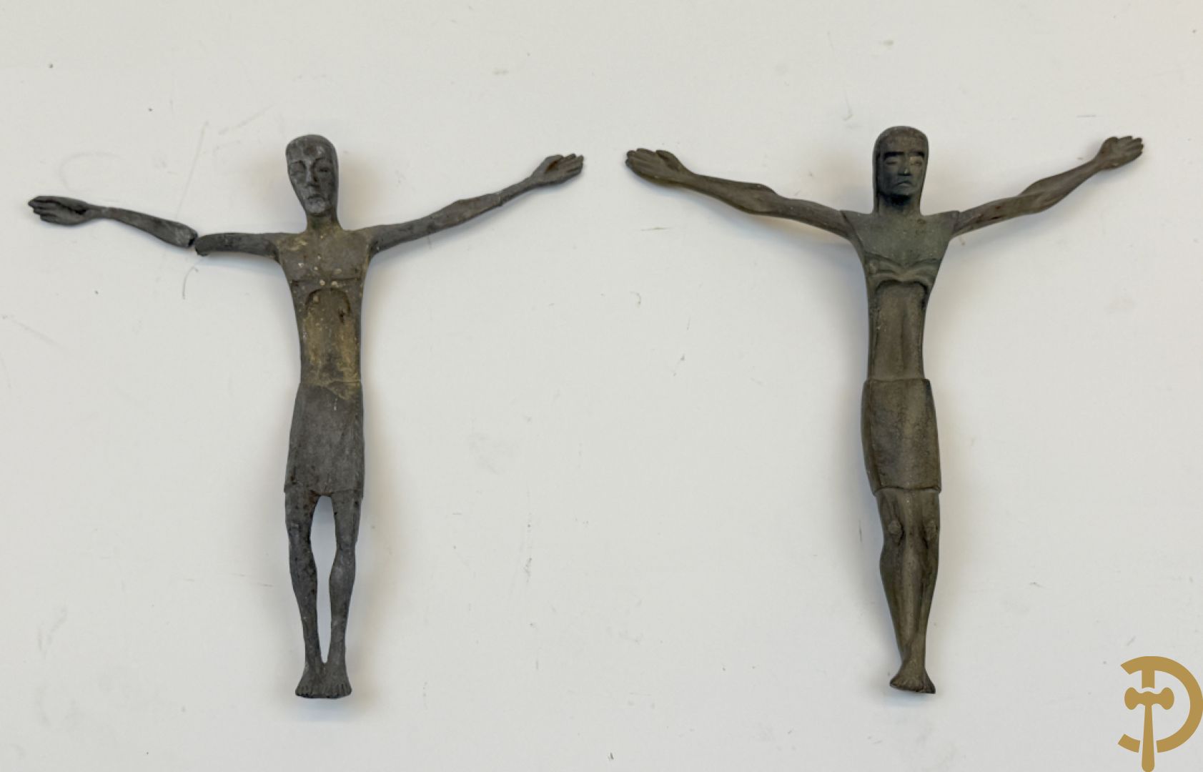 VAN DER DONCKT getekend : Lot bronzen religieuse beeldjes en corpussen