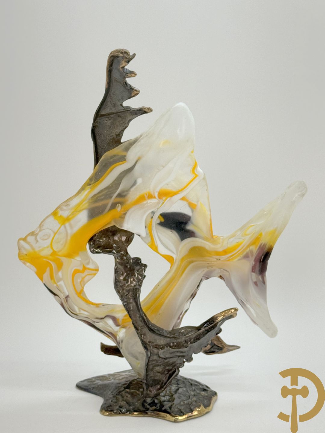 LOHE getekend - Surrealistische kopersculptuur met glas in de vorm van een vis