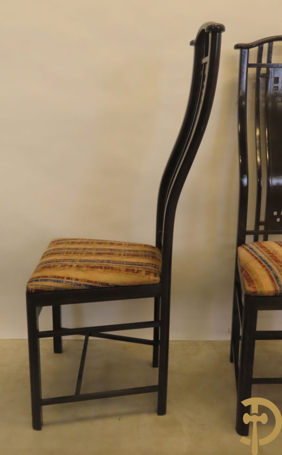 Grote ovale tafel van de Italiaanse ontwerper Umberto Asnago voor Giorgetti + 10 bijhorende hoogleunige stoelen
