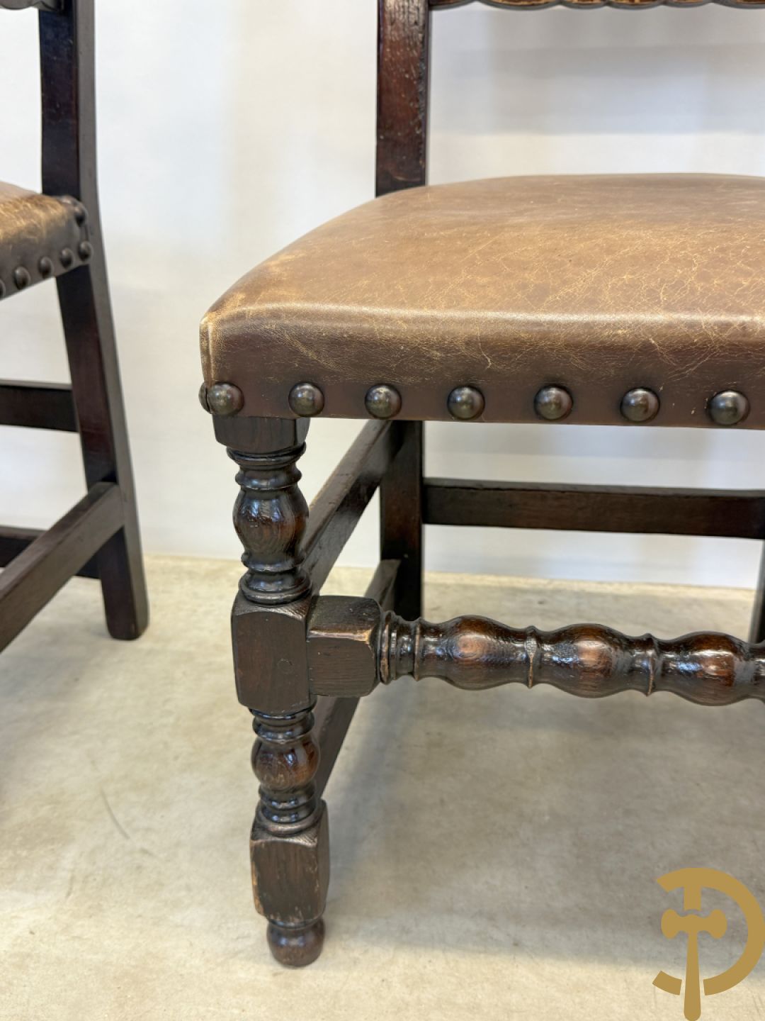 Grote massief eiken openklapbare gatelegg tafel + 6 Engelse eiken stoelen met lederen zitting