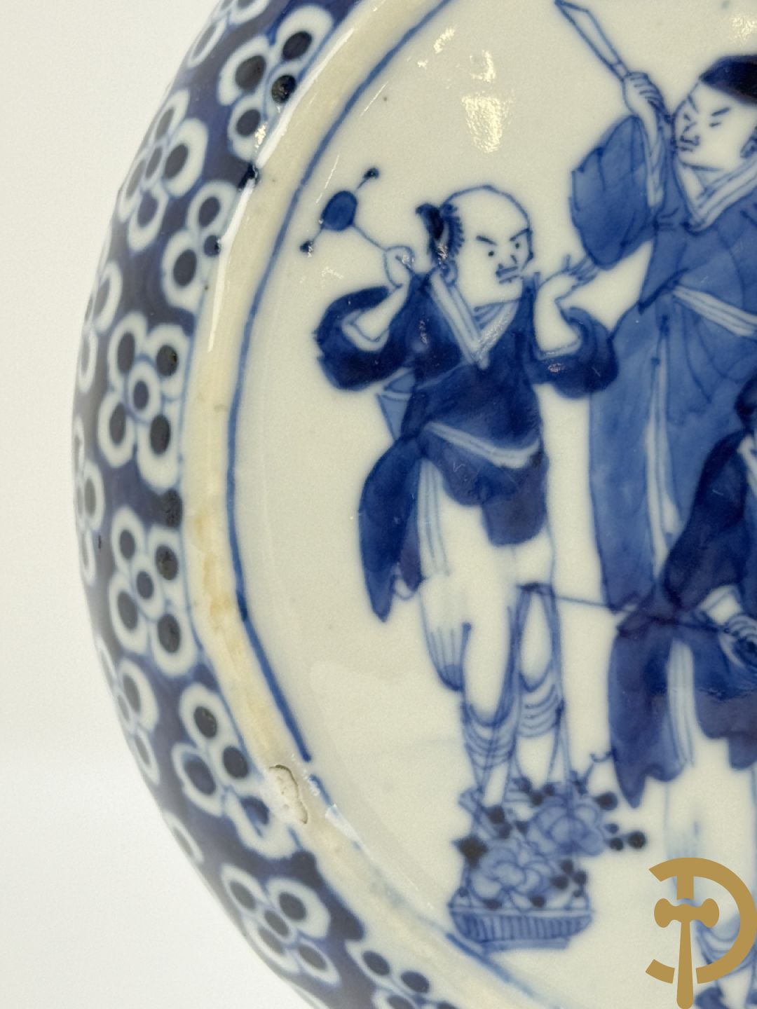 Chinese porseleinen maanvaas met geanimeerd decor