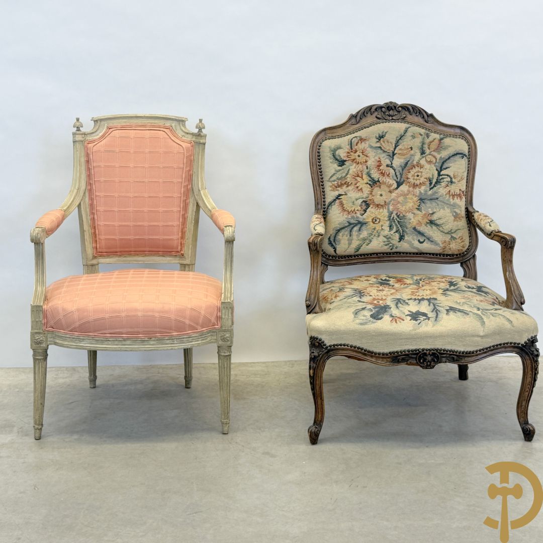 Gemonochromeerde Louis XVI armzetel + Louis XV armzetel met petit points