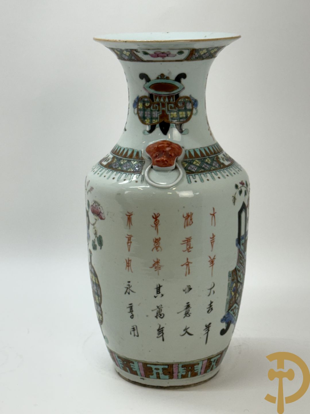 Chinese porseleinen vaas met decor van bloemen in bloemenvaas