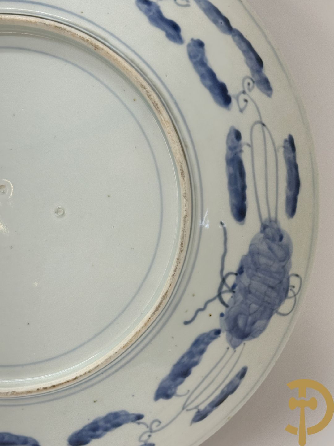 Twee porseleinen Imari schotels