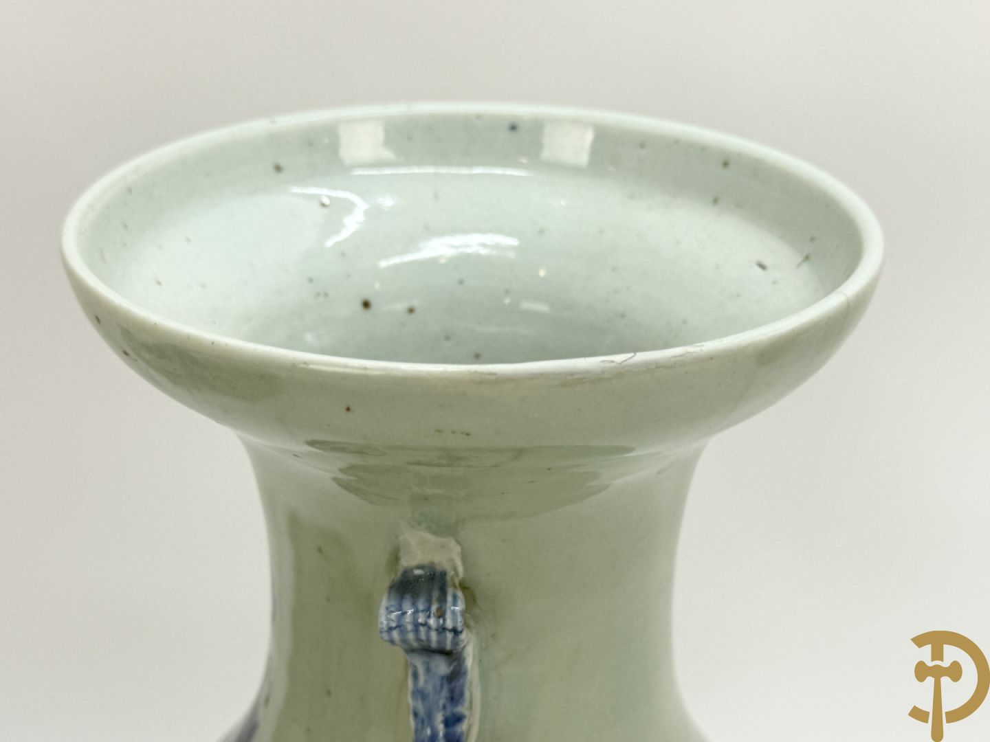 Paar Chinese porseleinen blauw/wit vazen met bloemendecor
