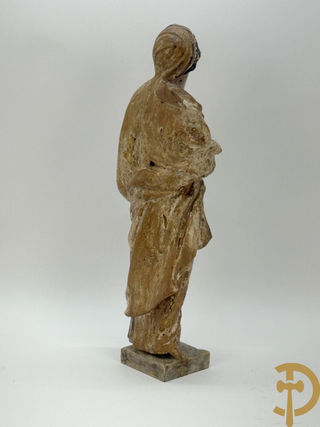 Gepatineerde en gepolychromeerde houtgesculpteerde Madonna, 18e