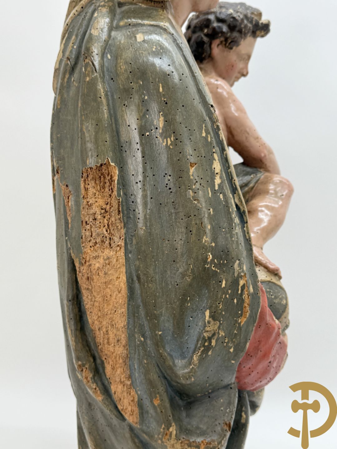 Gepolychromeerde houtsculptuur Madonna met rode jurk en kind, 18e