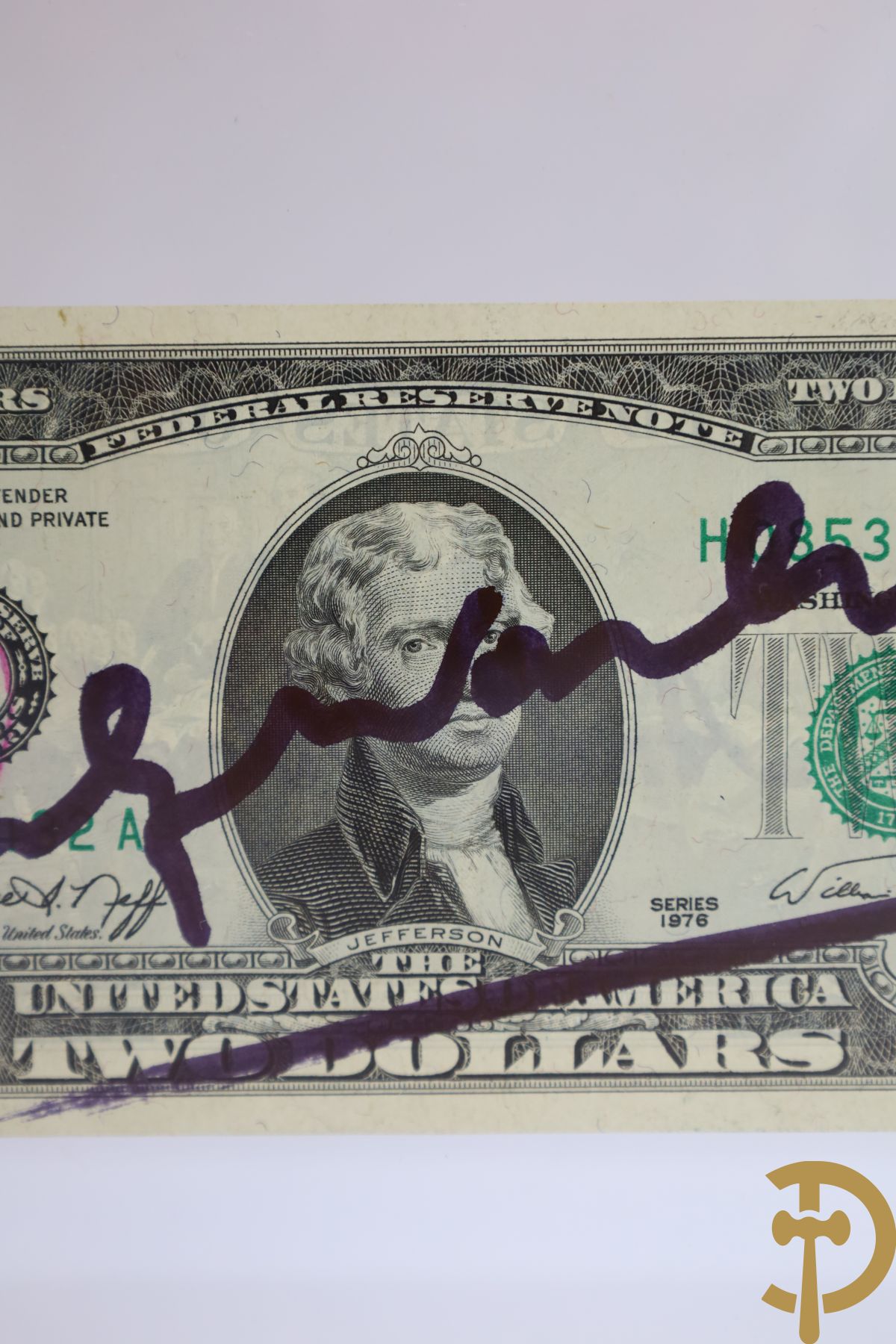 Warhol Andy getekend op Amerikaans 2 dollar biljet  
Serial Number: H08533432A
Year: 1976
Stamp and stamp of the American post office dated April 13, 1976 
Factory Warhol stamp on the back