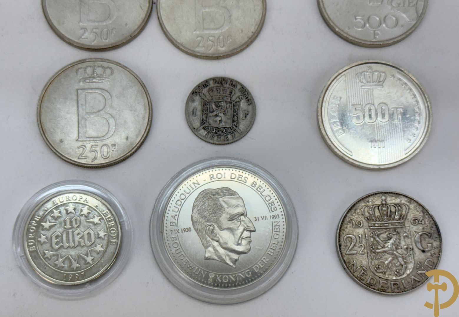 Verzameling munten w.o. zilveren Franse en Belgische 5 frankstukken, zilveren BNelgische stukken van 500 Fr., 250 fr. en 100 Fr e.a. + oude metalen munten