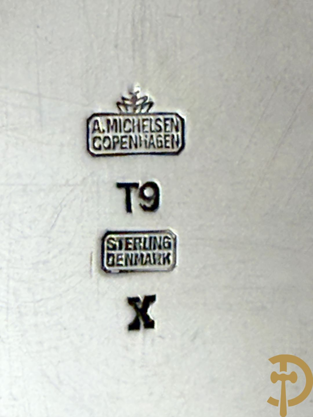 Massief zilveren Margrete beker met vergulde motieven en vermeil binnenin, maker Michelsen A., Serling silver