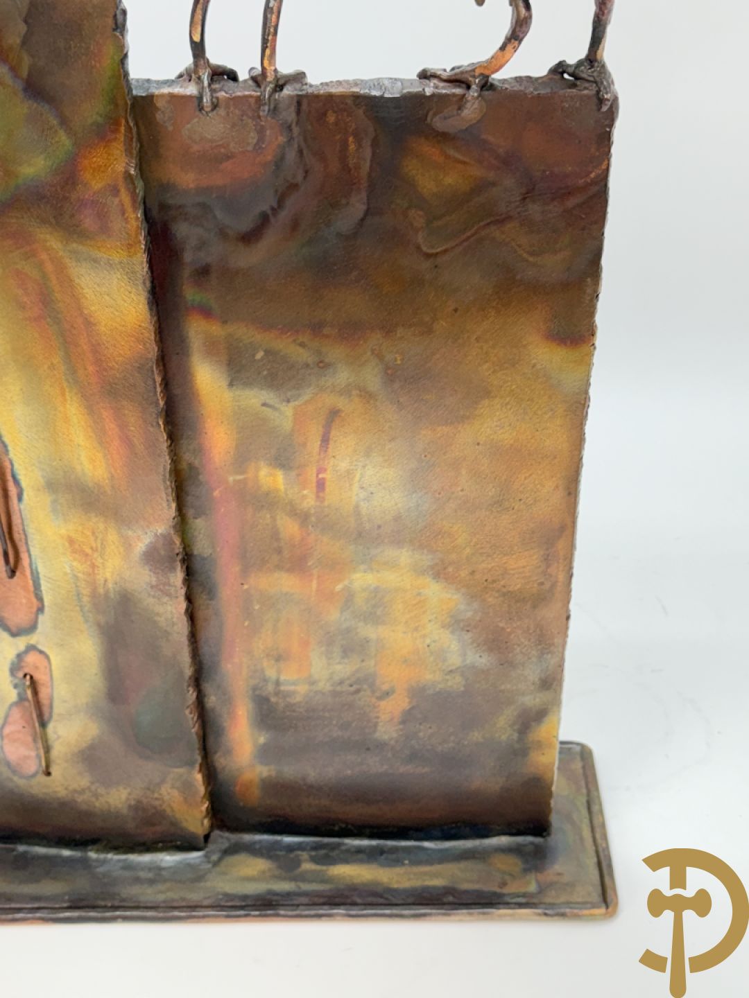 BEL J. getekend (Belaen Jean Pierre) Bronssculptuur met 4 vogels op schutting