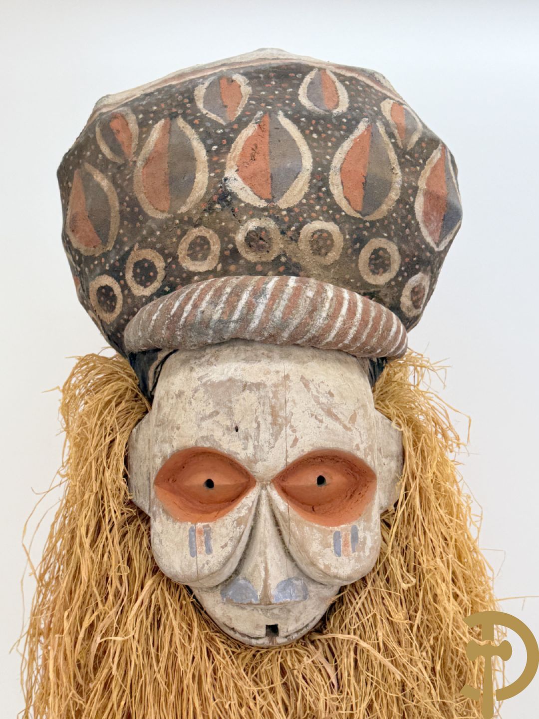 Afrikaans Yaka masker met raffia