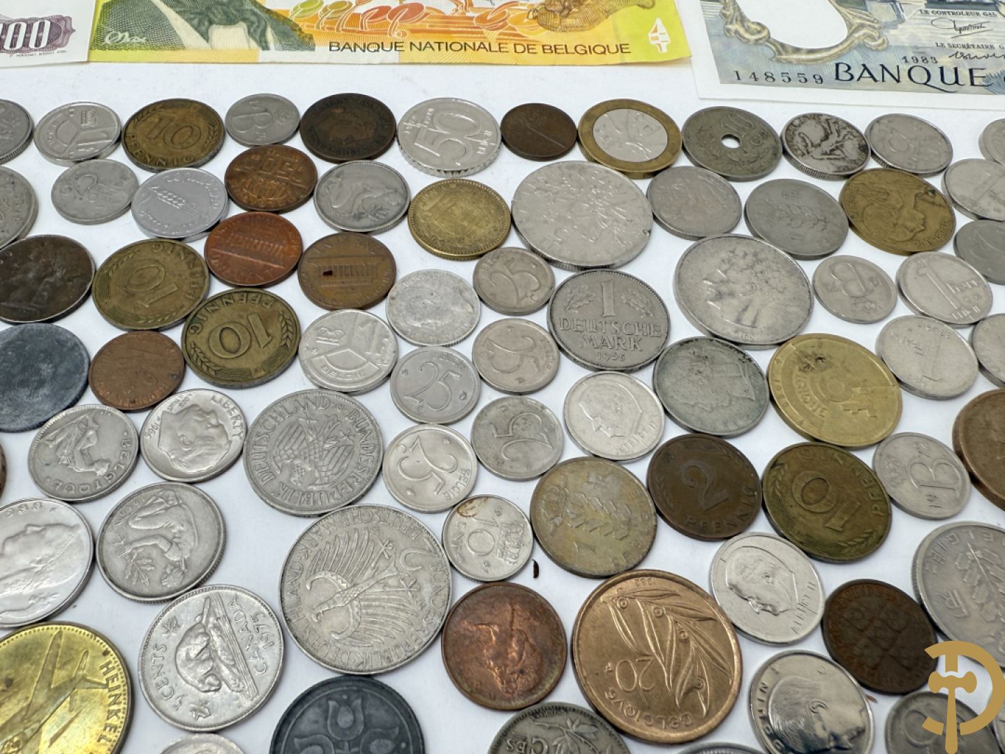 Verzameling munten Belgisch, Duits en Frans + verzamelmapje munten met Dirk Frimout uit 1992 + ingepakte eerste euro minikit + oude bankbiljetten van Frankrijk en België