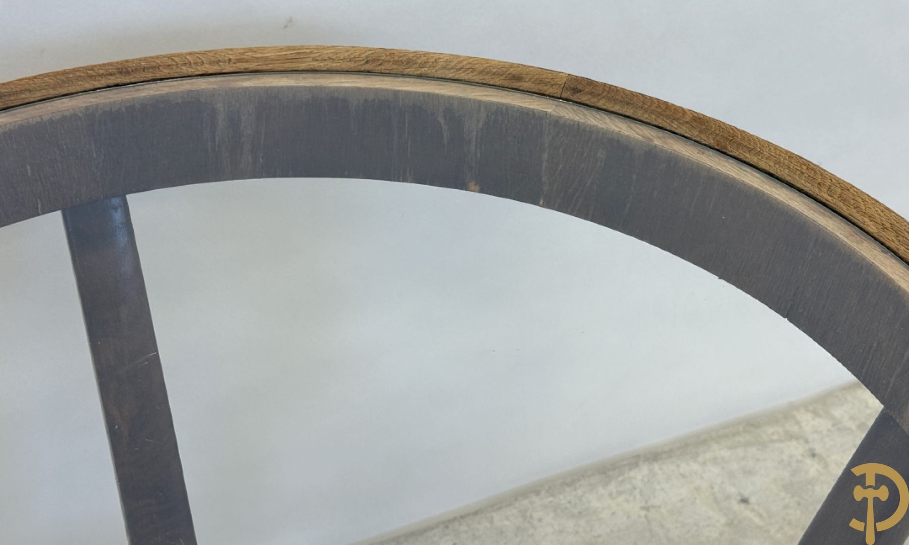 Design salontafel in gebogen gefineerd eikenhout jaren 