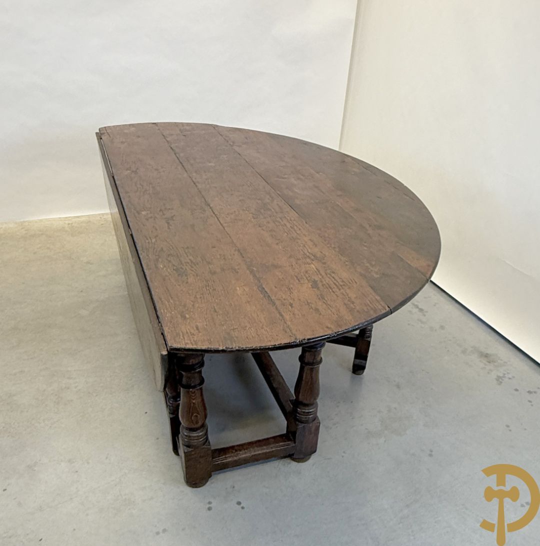 Grote massief eiken openklapbare gatelegg tafel + 6 Engelse eiken stoelen met lederen zitting