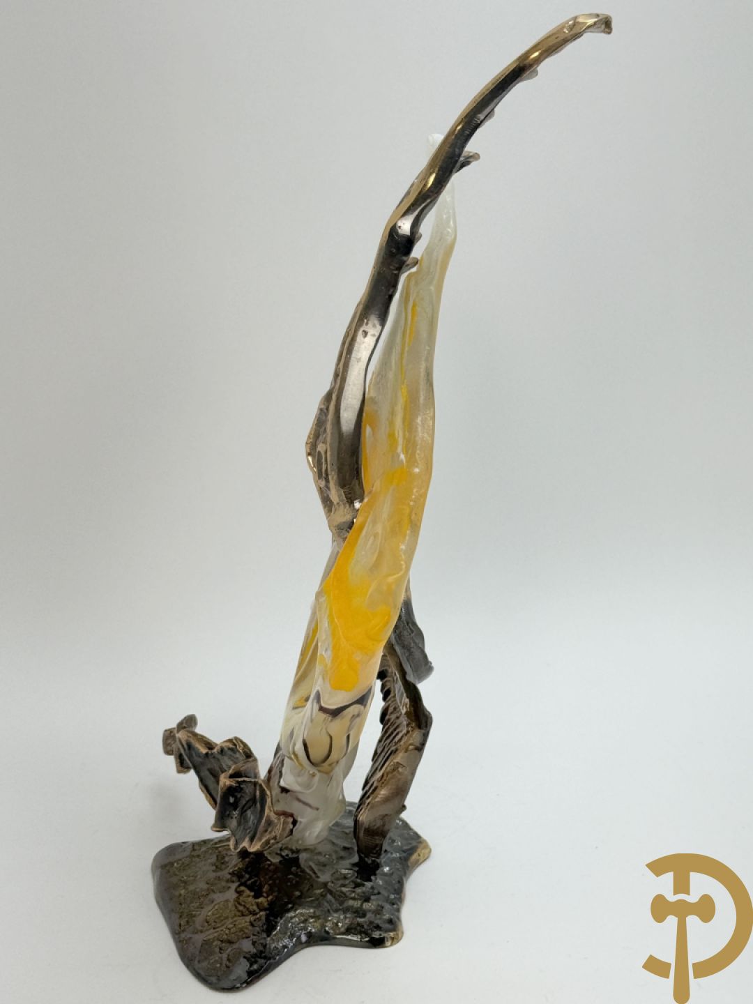 LOHE getekend - Surrealistische kopersculptuur met glas in de vorm van een vis