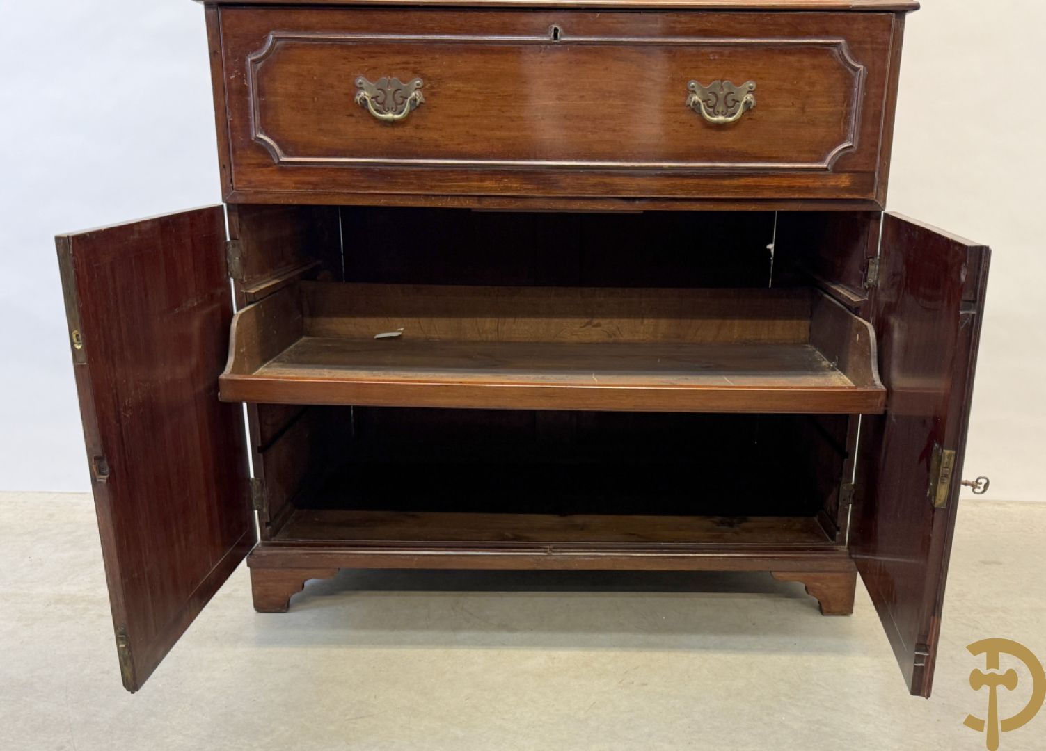 Engelse mahoniehouten secretaire met vitrine bovenaan, 19e