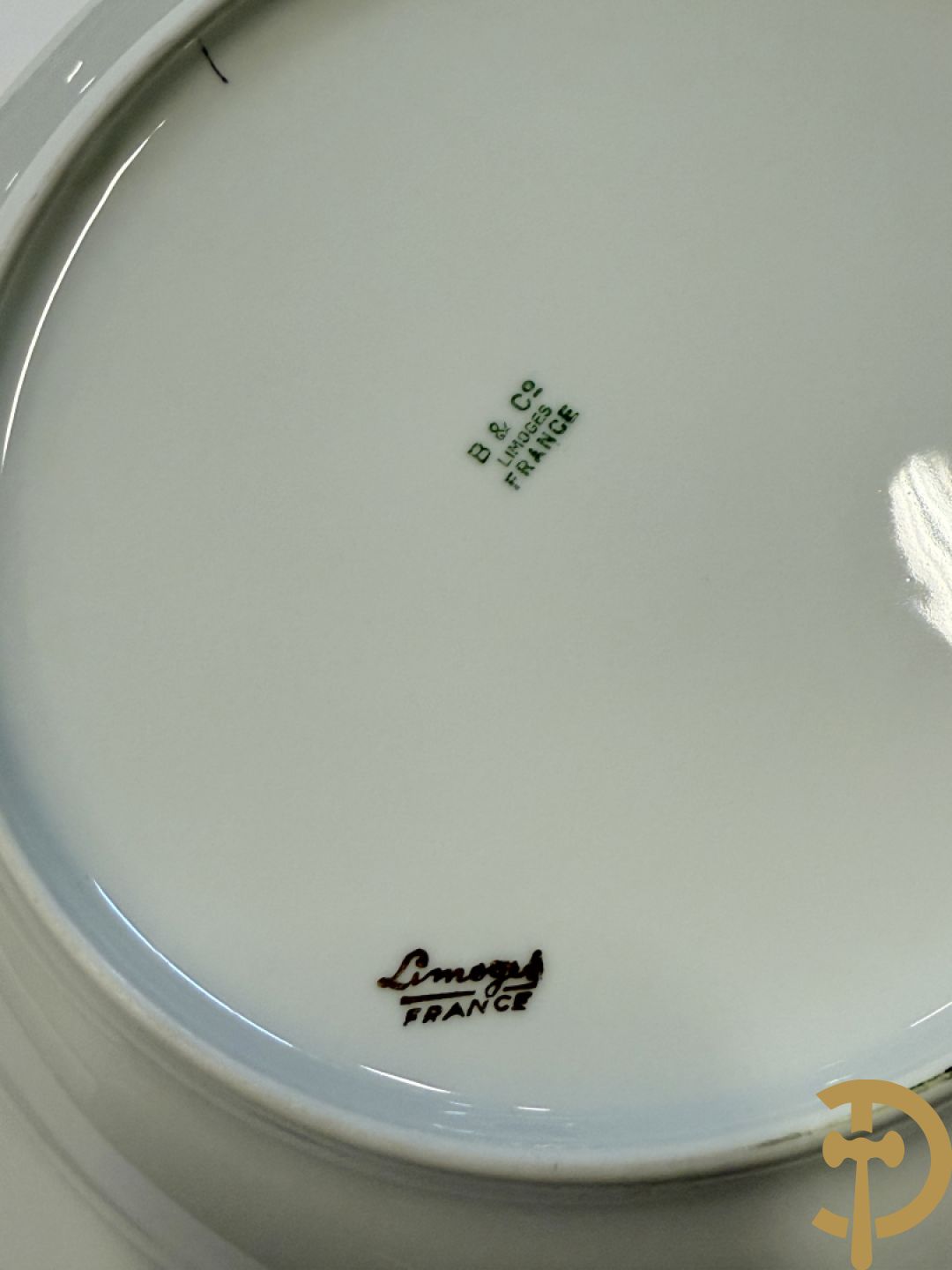 Porseleinen eet- en koffieservies met decor van elegant koppel, Limoges gemerkt
